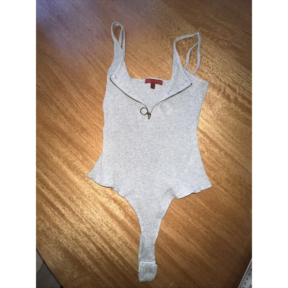 Buckle Gray Top Sleeveless With Zipper Adjustable  Straps Red By BKE Size Medium